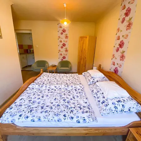 Konukevi Istvan Vendeghaz Eğri